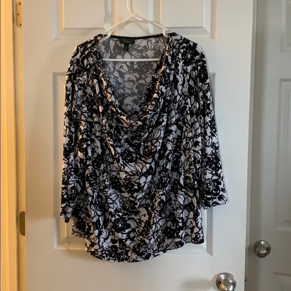 Size 3x back and white shimmery blouse